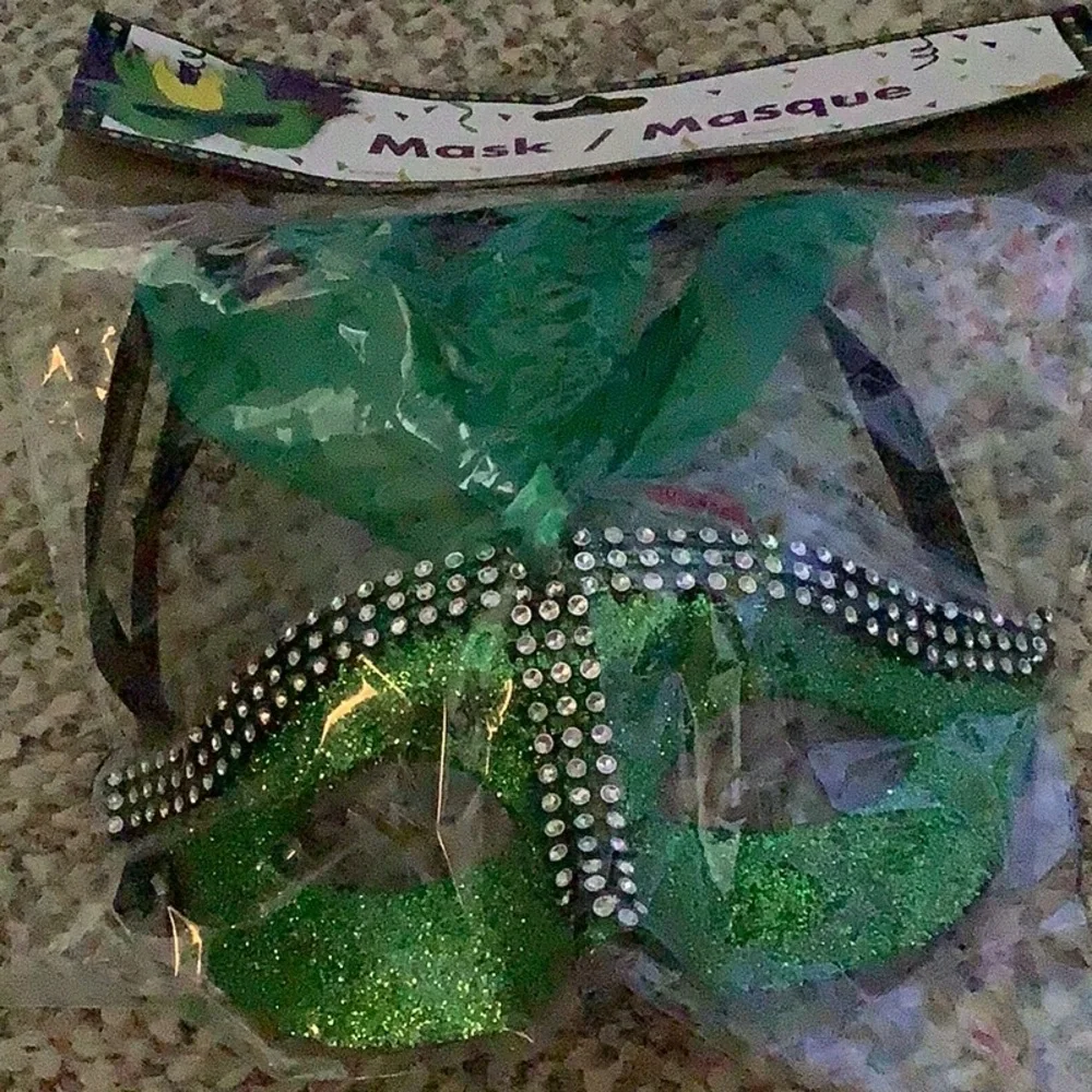 Mask for Halloween green sparkle new in bag never worn make a nice costu…